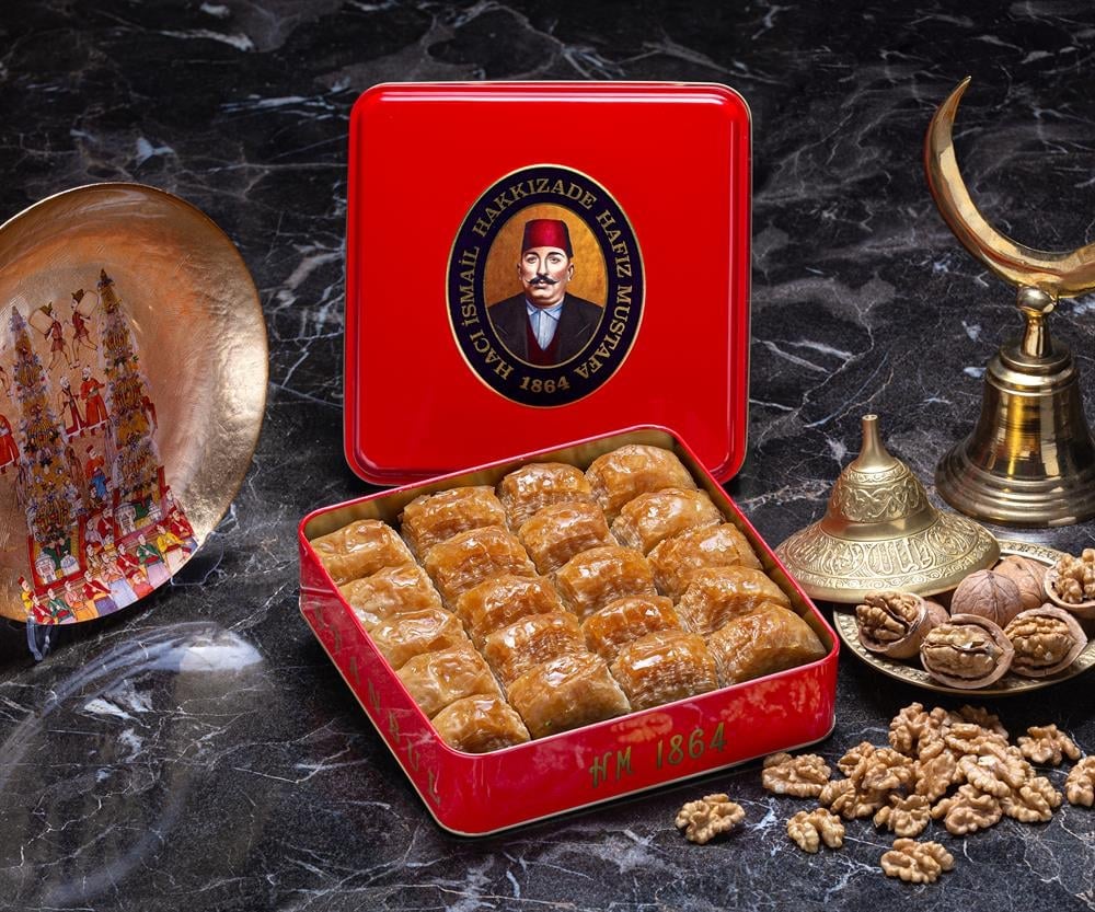 Hafız Mustafa Classic Walnut Baklava - Authentic Small Turkish Dessert Box